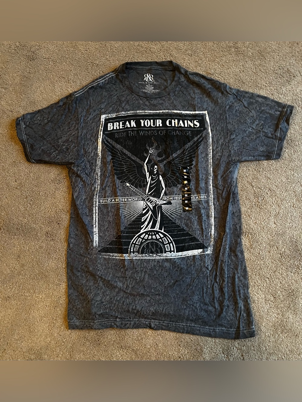 NWOT Rock & Republic "Break Your Chains" Men’s size Medium Shirt